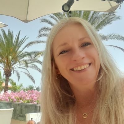 PMO Manager at a large UK uni, dogsitter & boarder, ❤ travelling, learning languages,☀,🏖 &🥂🍾 hate Brexit #fbpe No DMs. Also on 🦋 x