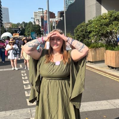 taylor played i did something bad for me for my birthday at surprise o’clock x