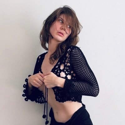 velveteen_v's profile picture. Photographer | Video creator | NFT Artist 💙 
Member of @theframesociety | #NUDExGM