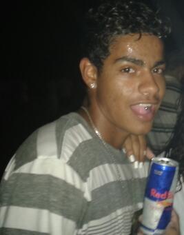 Tenho 18 anos, curto ouvir músicas, praia,andar de motos, gst mto de tecnologia e internet. Dançarino do grupo Os Atraentes. Se quiser saber mais, segue ae xP