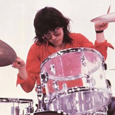 sylvia/silver/aurora/rorie | she/they + it 🏳️⚧️ | speed, technique, mastery—none matter without the groove.