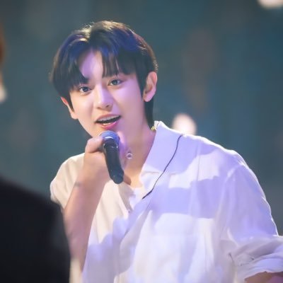 Protecting 9 Flowers 🌸☘️ she/her| ExoL✨|Hongseok Solo stan 🌿