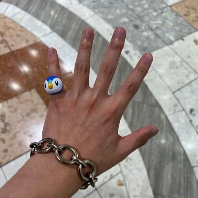 vvrgCM25's profile picture. 経営学部3年