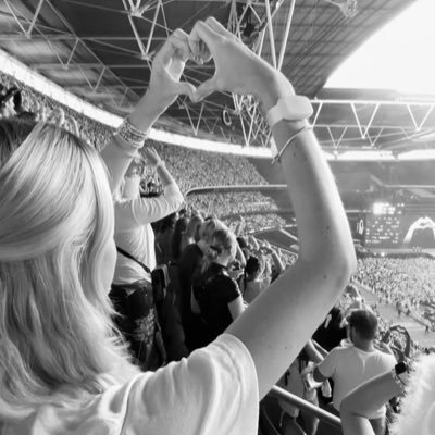 24 🧡 hold on to the memories ✨ reputation Tour 22/06/18 🐍 Era’s Tour London N1 & N6 💗