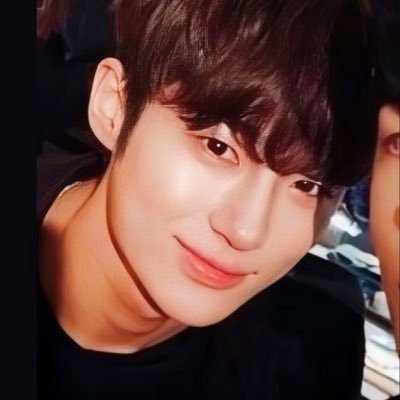 이래봬도 성인 그러나 헛소리를 곁들인 우체통입니다 요즘 변우석 미모가 활활 불타서 녹은 아이스크림입니다 그대는 선물입니다 감사합니다