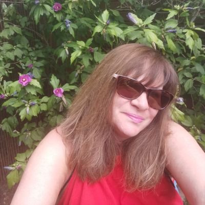 Thriver,bee lover🐝❤️ music/clubber, 💜nature🌲https://t.co/UEzC6Ae8id champion/peers rock/CBCoach. Poet &laugher giver/chaser. All views my own.😉