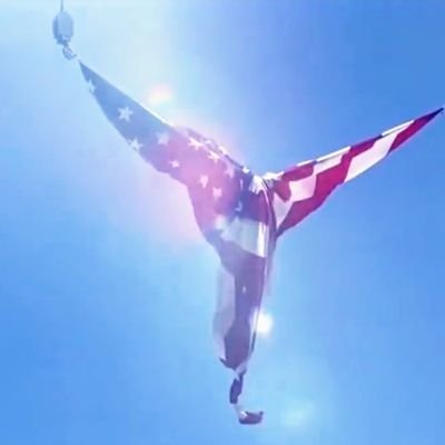 CalvinC932's profile picture. 啥都不会，偶尔怼怼人 😇