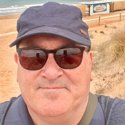 Husband, Father & Business Leader . My girls come first ! They make me smile 😊. Proud Irishman, European. Worked in London & Edinburgh- good cities.