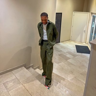 OMg_content's profile picture. ALL THINGS ALIGN Crop me out of the photo so they can pretend like i don't exist