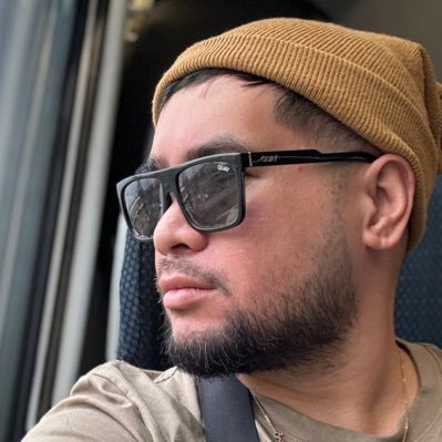Casual Gamer from the 🏝️ who thinks he's pro. Freelance Visual Designer and Landscape Architect. ✌️
