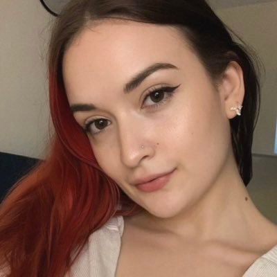 cam model + content creator + college grad + cat mother 💚🐈🪷