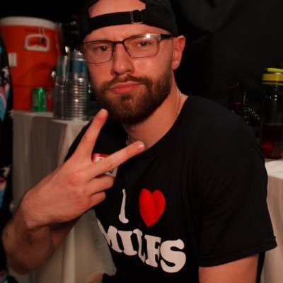 DewItLive's profile picture. •peace, love and positivity