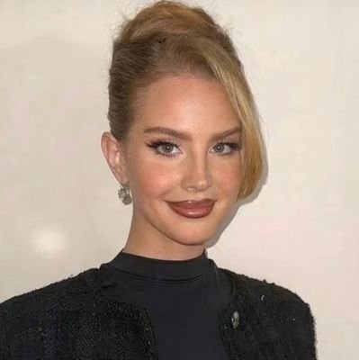 itgirlisfav's profile picture. a monarchy reigned by divas.