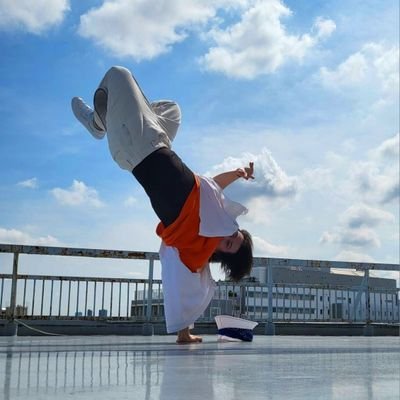 イメカラ:緑
踊ってみた/ブレイクダンス/
OWL🦉BREAKER'S
/A-pop、ボカロ、J-pop何でも踊ってます
東方project好きです
Instagramもやってるので、やってる人いましたら
是非フォロー頂けたら嬉しいです_(._.)_
※注:唐突に絡みます