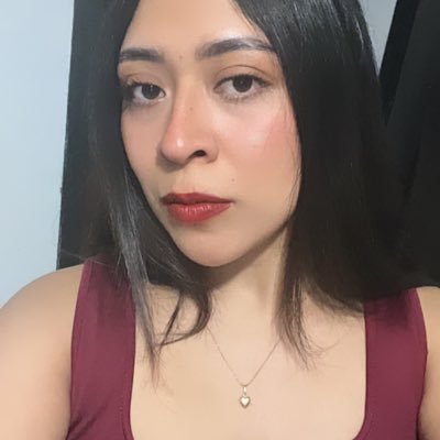 soy Isis me gusta correr, tomar fotos, ver atardeceres, ir al gym, subir cerros, comer, llorar y sobrepensar las cosas.