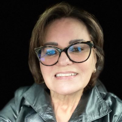 Acima de tudo Deus. Meu partido é o Brasil, de direita. Deus , Pátria, Família e LIBERDADE
