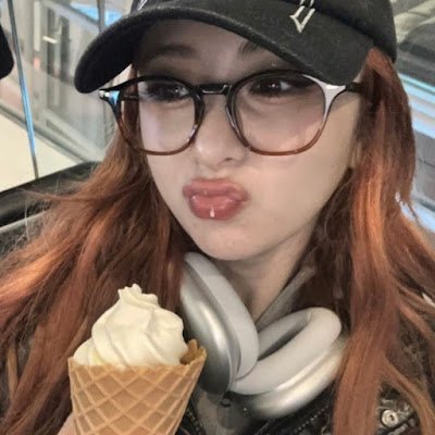 nyunjn's profile picture. 👑 she / they 👑