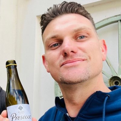 🌟Unleashing my inner showstopper, traveller, data geek and all round nice chap. Pour me a glass of red and I’m yours. 🏳️🌈 🍷 🇹🇭