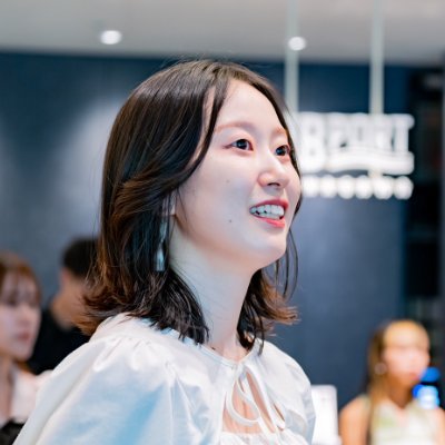 株式会社digglue
スタートアップ丨23卒丨マーケティング広報丨デザイン丨1人目PdM目指して勉強中
Kumamoto ⇢ Fukuoka ⇢ Tokyo