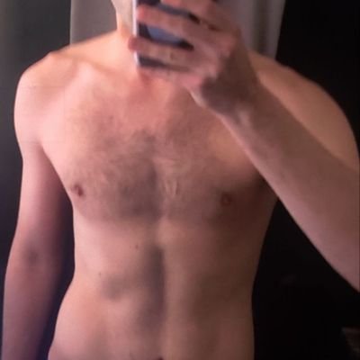 Yet another gay slut in Chicago. Just trying to get naked with my neighbors, or see them showing off on their alt accounts. 😈