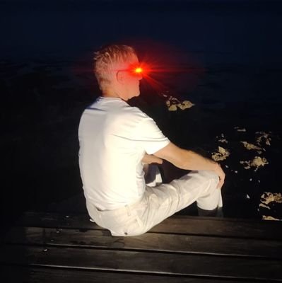 Glaube wenig, hinterfrage alles, denke selbst.
Schöpfer deiner Realität bist nur du. Die Wahrheit ist individuell. Um so wichtiger ist mir die Freiheit.
