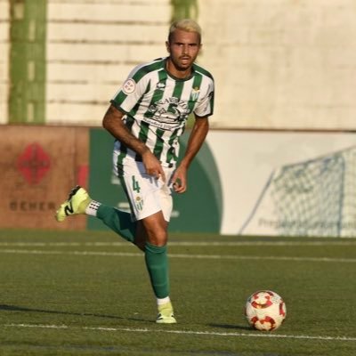 Ex jugador del Real Madrid, C.D Toledo, U.D Sanse,Cultural Leonesa, Ourense CF, Las Rozas CF y Unión Adarve. Actual jugador del CD Guijuelo