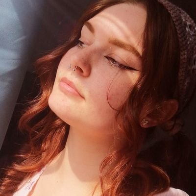 She/Her | Passionnée de mon propre Grochat, hermite en pyjama |🌼INFP-T🦋| #MeToo