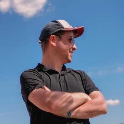 DamirDev's profile picture. Frontend Engineer. Creating beautiful things that make your life better