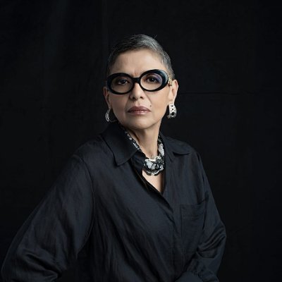 Mexicana. Feminista. Financiera y experta en energía.