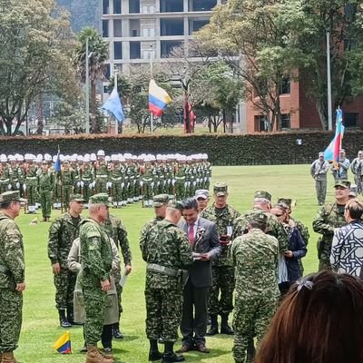 Padre, esposo, hijo, Veterano del Glorioso Ejército Nacional, abogado especialista en #DDHH y Sistemas de Protección, opiniones personales.
