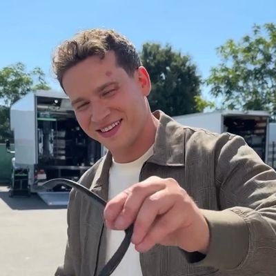 PUPPY3Y3SDIAZ's profile picture. evan buckley love bot • bisexual evan buckley • buckhen sibling truther • just a nobody with severe gender envy • @DEEBUCKLED