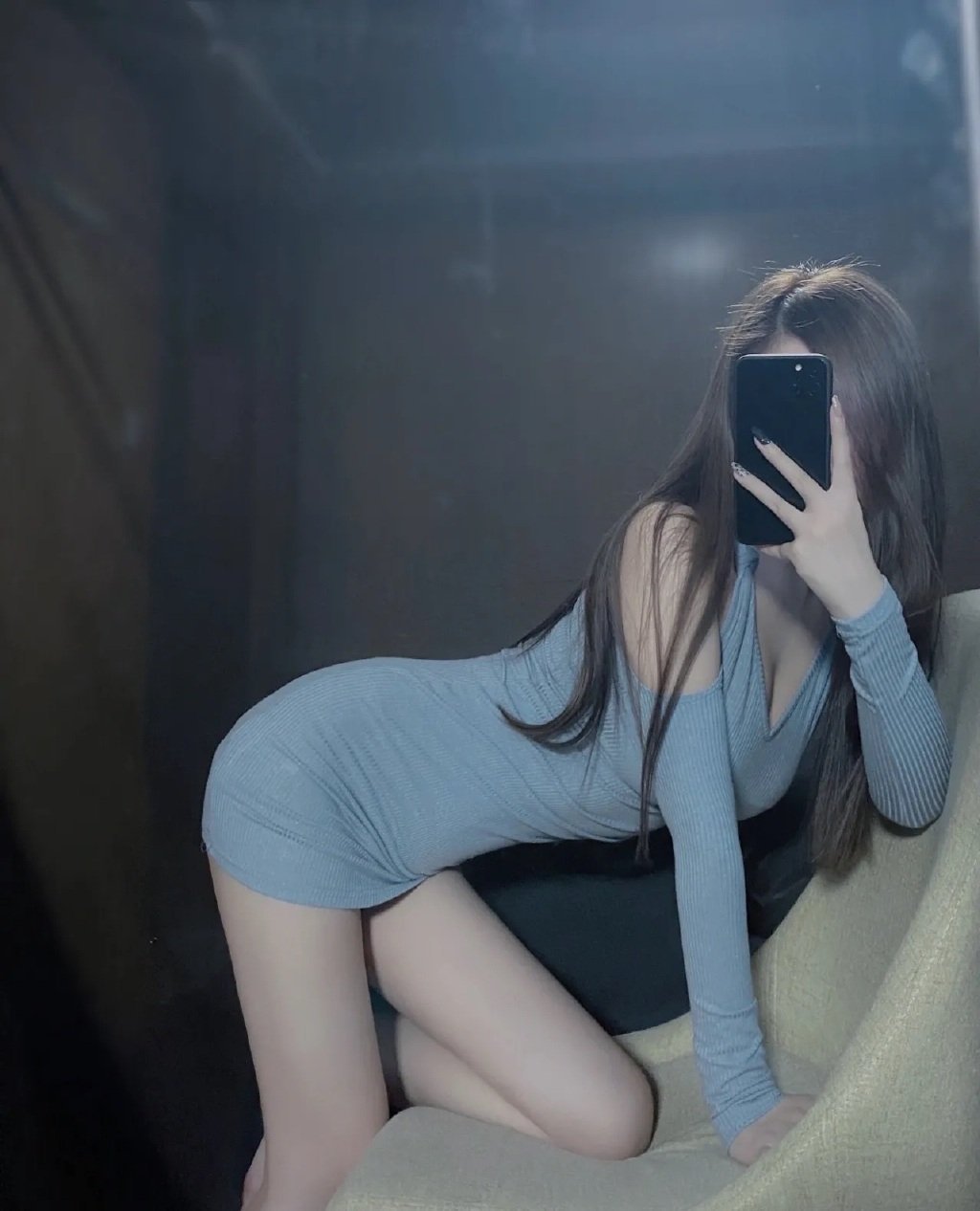 uninterruptedCZ's profile picture. 高铁餐吧乘务员🚝，喜欢暴露但又害怕被人看见 平时工作之余可约🌸你喜欢的姿势我都会