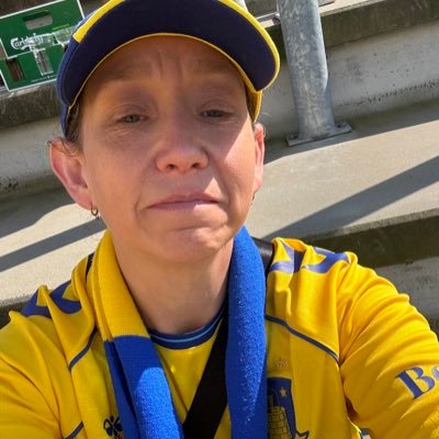 Mor og hustru, fodboldfan, særligt @brøndbyif og Man U. @brondbydamer 💛💙