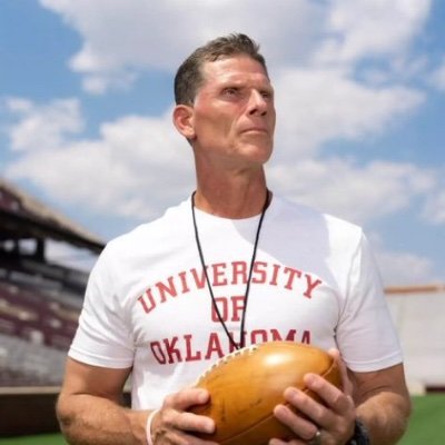 FridoKnowsFtbl's profile picture. Draft/Film Analysis without bias. Main:@xspadesxx Sooners and Giants fan. 
Future UW ME Student…Hopefully.