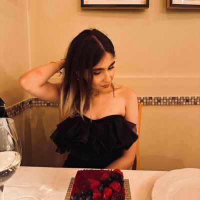 weirdocatwoman's profile picture. كت ليدي هستم شايدم ليدي كت ، ديگه چه خبر ؟ 🩺🪐