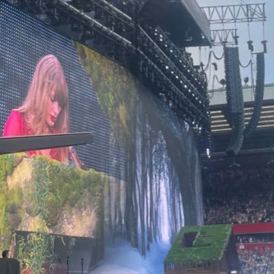 Evieox82729's profile picture. 