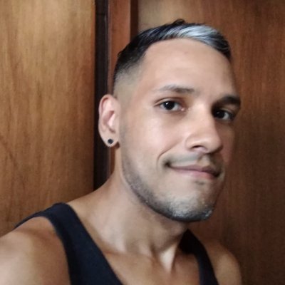 AlbertoLeon00's profile picture. Gothic dude. 💀🏳️‍🌈