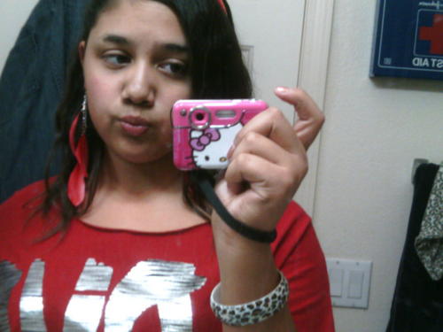 tayauna1998's profile picture. Y.O.L.O=You Only Live Once ! 3
-Drake