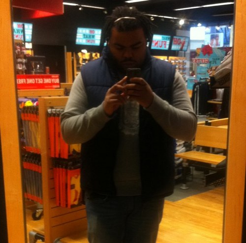 kicks_addict's profile picture. Just a cool nigga who loves his crew and obsessed wit kicks #Sneakerhead #teamiphone #teamdreadhead What your witnessing is my thoughts