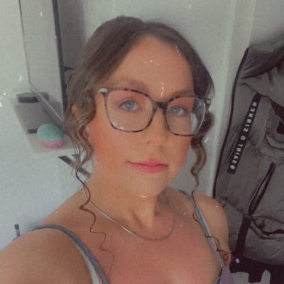 TMorners's profile picture. Let me just hide in my shell♋️