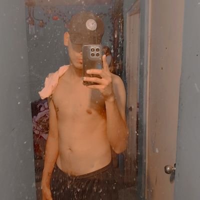 soy un chico tranquilo amante de la franquicia de five nigth at freddy's
soy chido hablén me :3
