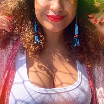 UX Writer e Content Designer | 5 gatos e 2 cachorros| Coração maranhense | Feminista | De esquerda e canhota | Fluente em memes |