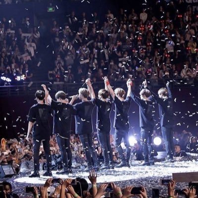 cravhings's profile picture. Borahae! 💜 personal-turned-stan acct 🙈 made this public acct so I can share to other armys! 💜