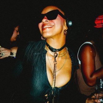Momma. Poet. Writer. Singer. Boss Lady. Dope Ass Individual. ✨ @BrunchBabesNOLA #LEMMEFEEDYOU #FINEFRENS