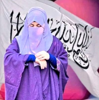 حجاب رمز عزت عفت و سعادت مندی یک جامعه است.