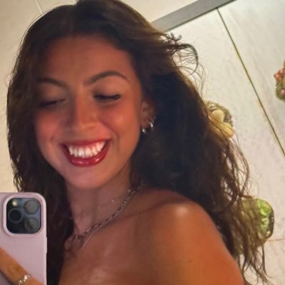 nikiivouraaa's profile picture. she/her