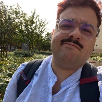 red hair, drag addict, f*ck*ng libra, pop music lover, that’s all (or not)