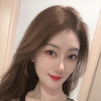 The 18th Beijing Film Academy acting undergraduate, an ordinary girl, came to Twitter just to show the other side.北电18表本,普通女孩,喜欢就关注我吧😝