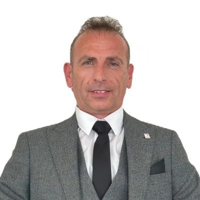 Belki hiçbir şey yolunda gitmedi ama hiç bir şey de beni yolumdan etmedi...
YENİLİK PARTİSİ GENELBAŞKAN YARDIMCISI