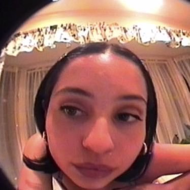 alexademiesluvr's profile picture. 